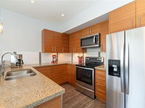 108-150 Nursery Hill Dr, View Royal, BC - Indoor Photo Showing Kitchen With Stainless Steel Kitchen With Double Sink