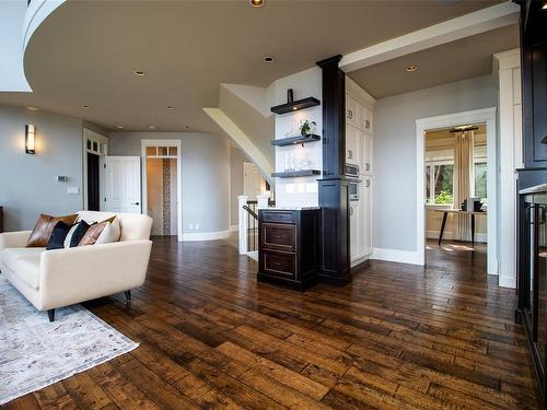 5998 Icarus Dr, Nanaimo, BC - Indoor Photo Showing Living Room