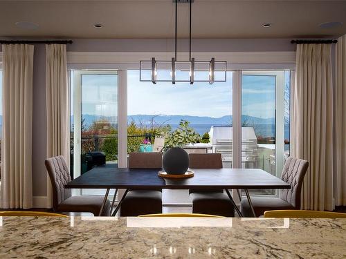 5998 Icarus Dr, Nanaimo, BC - Indoor Photo Showing Dining Room