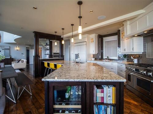 5998 Icarus Dr, Nanaimo, BC - Indoor Photo Showing Kitchen With Upgraded Kitchen