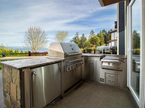 5998 Icarus Dr, Nanaimo, BC - Outdoor With Exterior