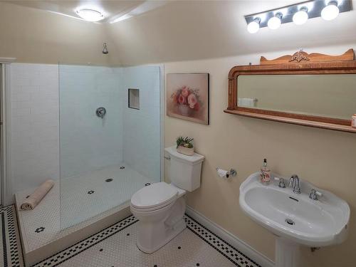 611 Foul Bay Rd, Victoria, BC - Indoor Photo Showing Bathroom