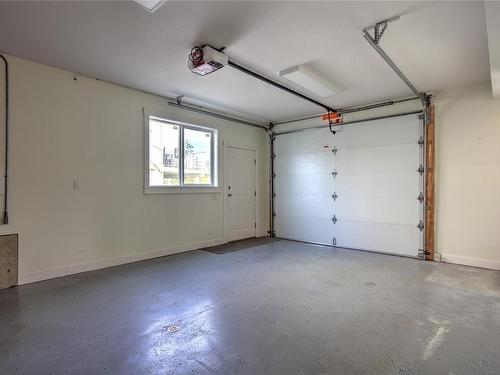 8127 Musgrave St, Crofton, BC - Indoor Photo Showing Garage