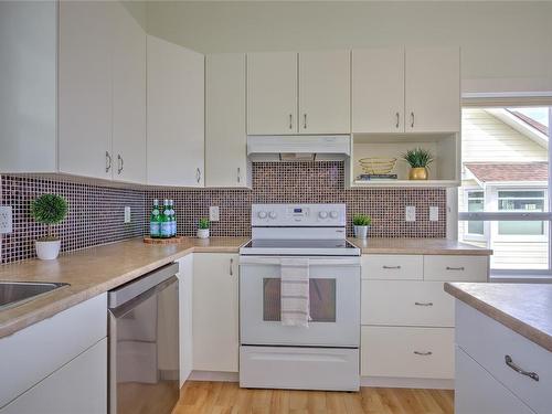 8127 Musgrave St, Crofton, BC - Indoor Photo Showing Kitchen