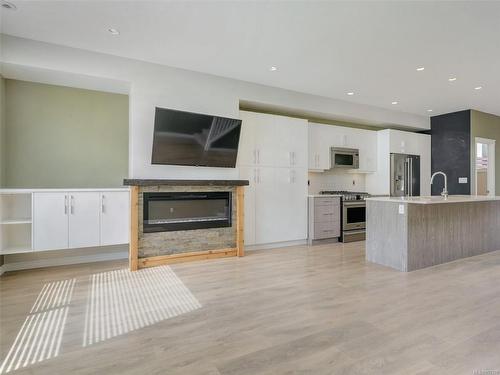 913 Whirlaway Cres, Langford, BC - Indoor With Fireplace
