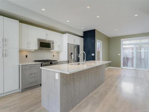 913 Whirlaway Cres, Langford, BC - Indoor Photo Showing Kitchen With Upgraded Kitchen
