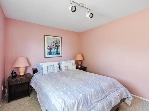 312 Maliview Dr, Salt Spring, BC - Indoor Photo Showing Bedroom