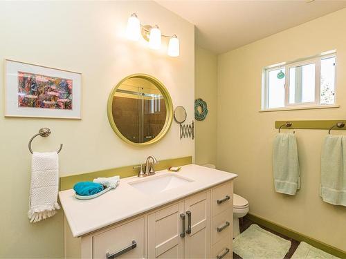 1450 North End Rd, Salt Spring, BC - Indoor Photo Showing Bathroom