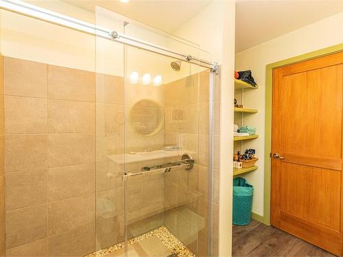1450 North End Rd, Salt Spring, BC - Indoor Photo Showing Bathroom