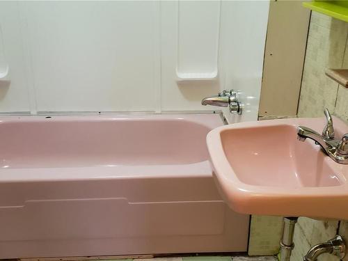 3166 4Th Ave, Port Alberni, BC - Indoor Photo Showing Bathroom