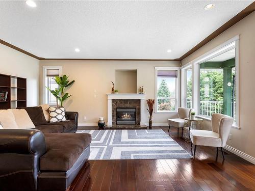 4957 Ney Dr, Nanaimo, BC - Indoor Photo Showing Living Room With Fireplace