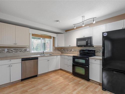 4957 Ney Dr, Nanaimo, BC - Indoor Photo Showing Kitchen With Double Sink