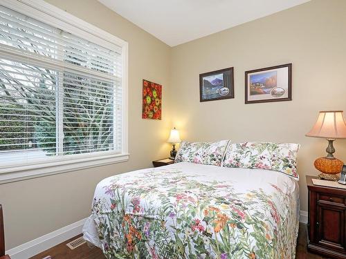 101-1055 Crown Isle Dr, Courtenay, BC - Indoor Photo Showing Bedroom