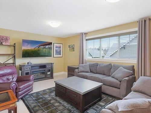 101-1055 Crown Isle Dr, Courtenay, BC - Indoor Photo Showing Living Room