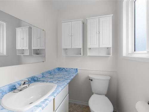 452 Dogwood Rd, Qualicum Beach, BC - Indoor Photo Showing Bathroom