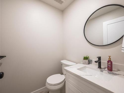 142 Clarke Street, Kamloops, BC - Indoor Photo Showing Bathroom