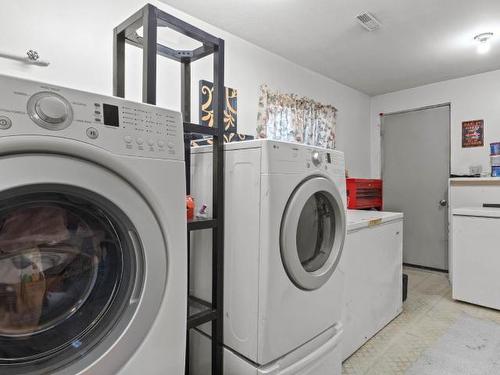 4683 Birch Lane, Barriere, BC - Indoor Photo Showing Laundry Room