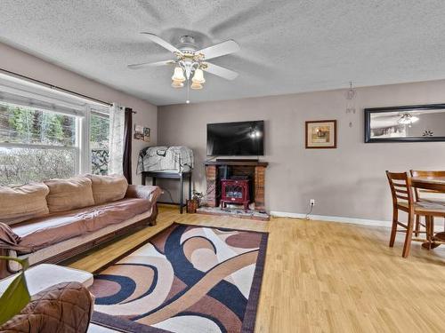 4683 Birch Lane, Barriere, BC - Indoor Photo Showing Living Room