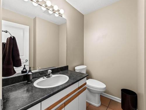 758 Chaparral Place, Kamloops, BC - Indoor Photo Showing Bathroom