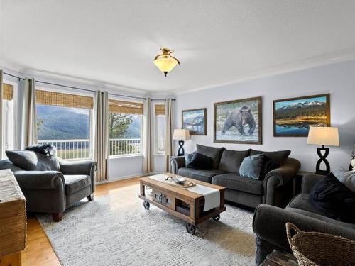 1837 Miller Rd, Merritt, BC - Indoor Photo Showing Living Room