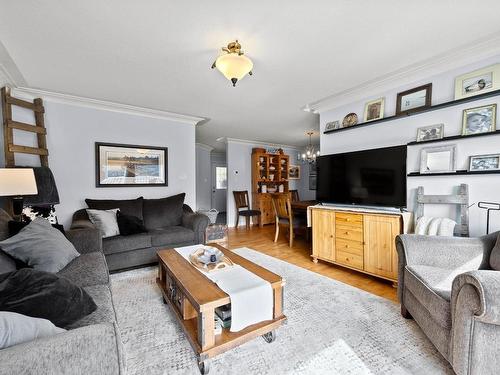 1837 Miller Rd, Merritt, BC - Indoor Photo Showing Living Room