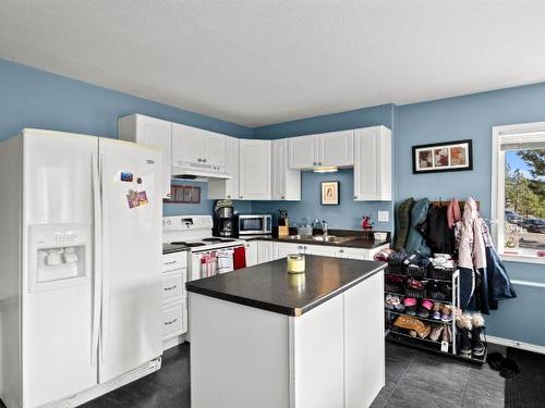 1837 Miller Rd, Merritt, BC - Indoor Photo Showing Kitchen