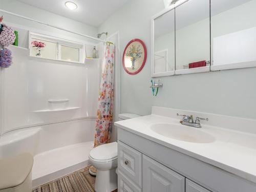 644 Brandon Ave, Kamloops, BC - Indoor Photo Showing Bathroom