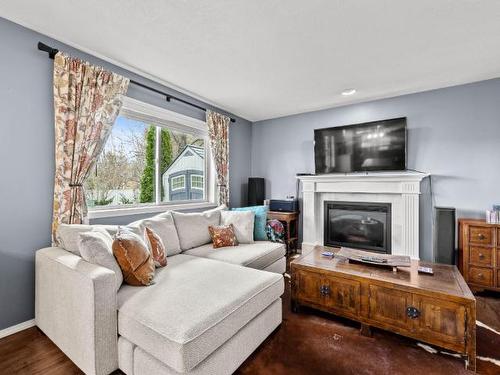 172 Chancellor Drive, Kamloops, BC - Indoor Photo Showing Living Room With Fireplace