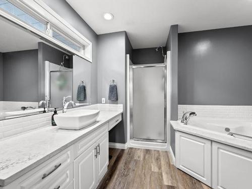 172 Chancellor Drive, Kamloops, BC - Indoor Photo Showing Bathroom