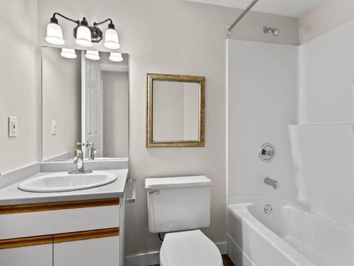 5-1575 Springhill Drive, Kamloops, BC - Indoor Photo Showing Bathroom