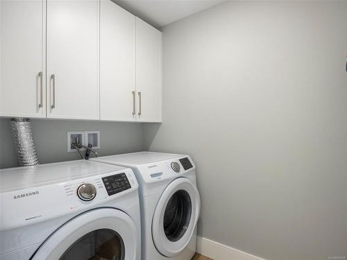 303-2526 Bevan Ave, Sidney, BC - Indoor Photo Showing Laundry Room
