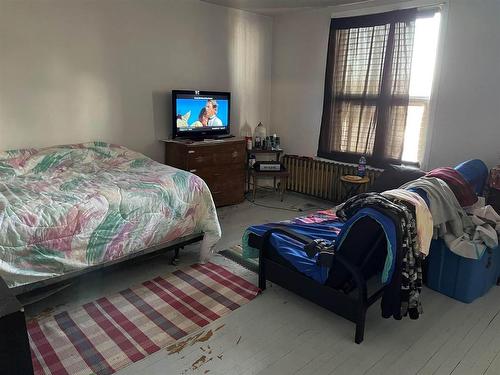 139 Machar Avenue, Thunder Bay, ON - Indoor Photo Showing Bedroom