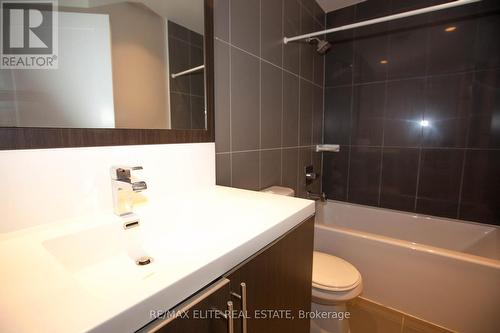 510 - 2 Anndale Drive, Toronto, ON - Indoor Photo Showing Bathroom