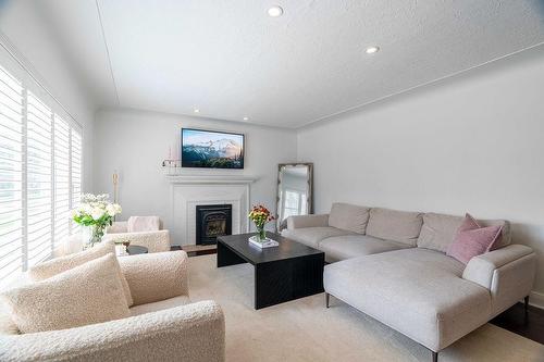 14 Northdale Street, London, ON - Indoor Photo Showing Living Room With Fireplace