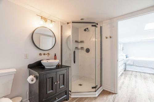 14 Northdale Street, London, ON - Indoor Photo Showing Bathroom