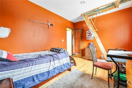 4556 Simcoe Street, Niagara Falls, ON - Indoor Photo Showing Bedroom