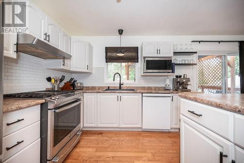 30 Jamie Crescent, Petawawa, ON - Indoor Photo Showing Kitchen With Upgraded Kitchen
