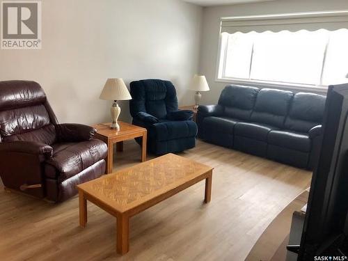4 26 Shaw Street, Regina, SK - Indoor Photo Showing Living Room