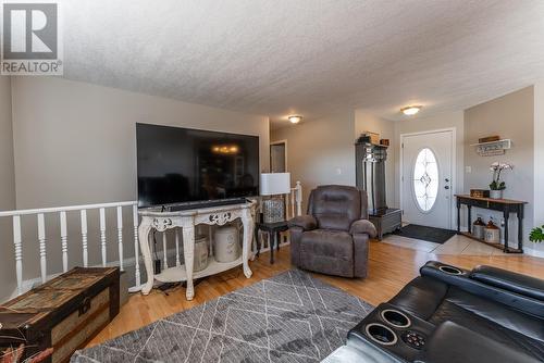 6530 Burkitt Road, Prince George, BC - Indoor Photo Showing Living Room