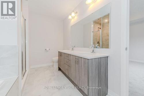 23 Crossmore Cres, Cambridge, ON - Indoor Photo Showing Bathroom