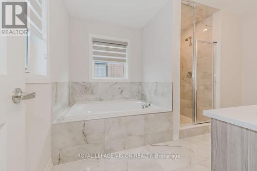 23 Crossmore Cres, Cambridge, ON - Indoor Photo Showing Bathroom