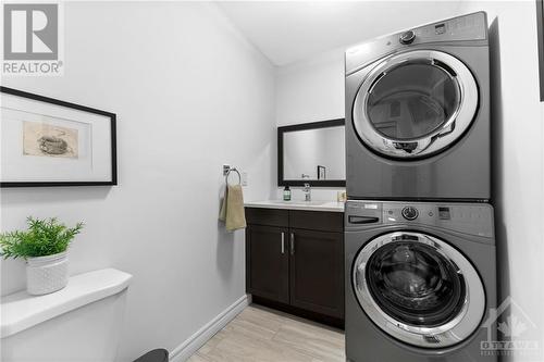 5 Carr Crescent, Kanata, ON - Indoor Photo Showing Laundry Room