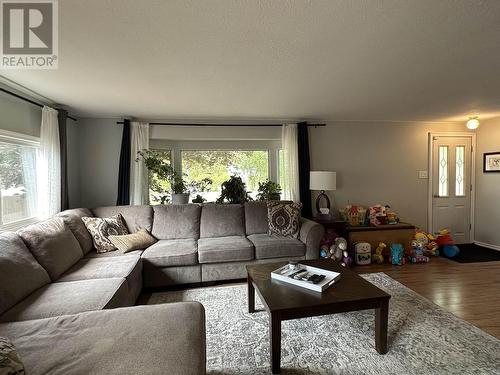 4666 Beaver Crescent, Terrace, BC - Indoor Photo Showing Living Room