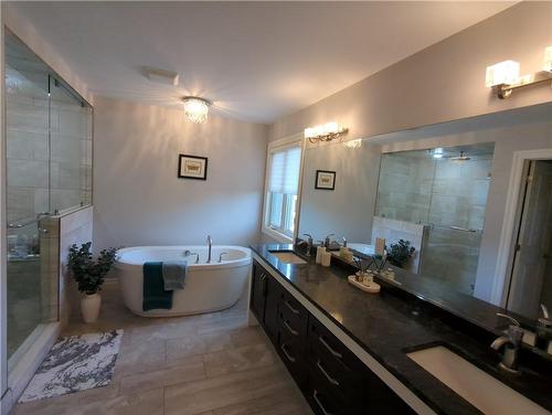 2719 Torrey Pines Way, London, ON - Indoor Photo Showing Bathroom