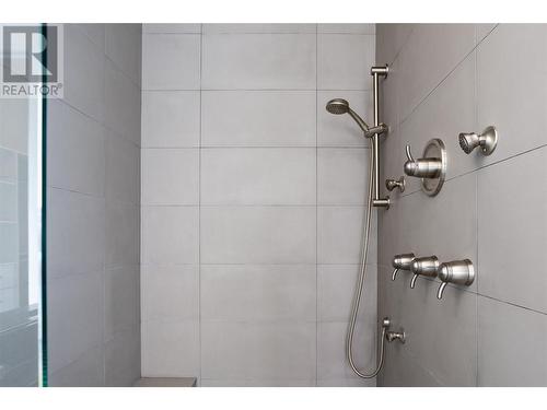 671 Ellis Street, Kelowna, BC - Indoor Photo Showing Bathroom