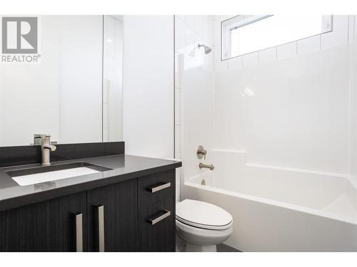 671 Ellis Street, Kelowna, BC - Indoor Photo Showing Bathroom