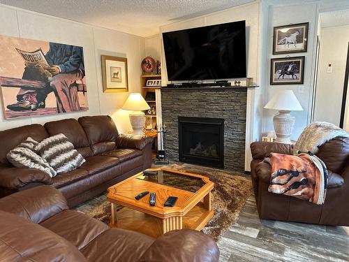 4248 Ross Spur Road, Ross Spur, BC - Indoor Photo Showing Living Room With Fireplace