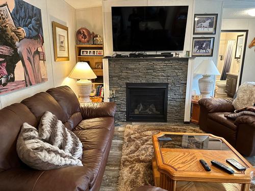 4248 Ross Spur Road, Ross Spur, BC - Indoor Photo Showing Living Room With Fireplace