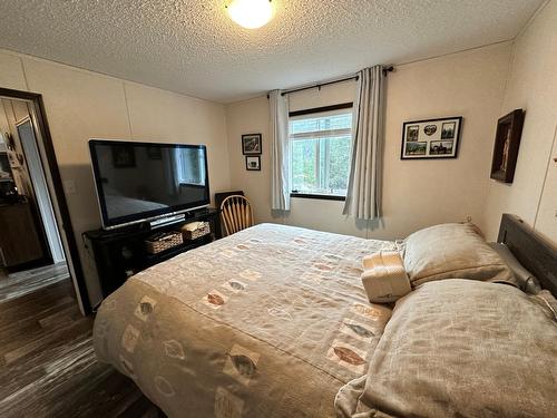 4248 Ross Spur Road, Ross Spur, BC - Indoor Photo Showing Bedroom