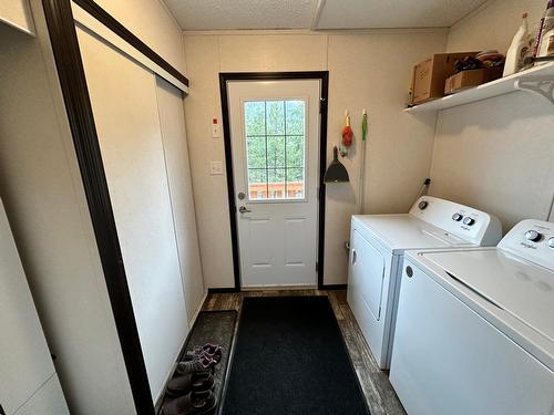 4248 Ross Spur Road, Ross Spur, BC - Indoor Photo Showing Laundry Room